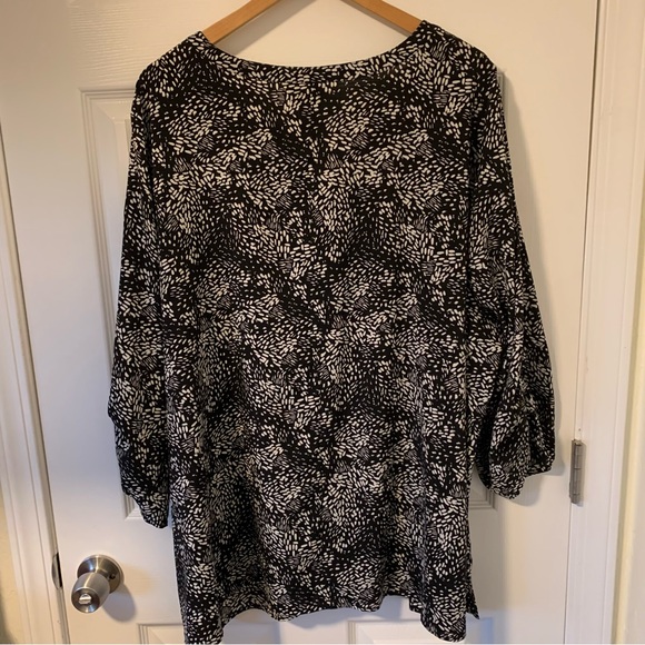 Catherines (Size 3X - 26/28W) Top with Pleating Detail and Buttons - Picture 7 of 7